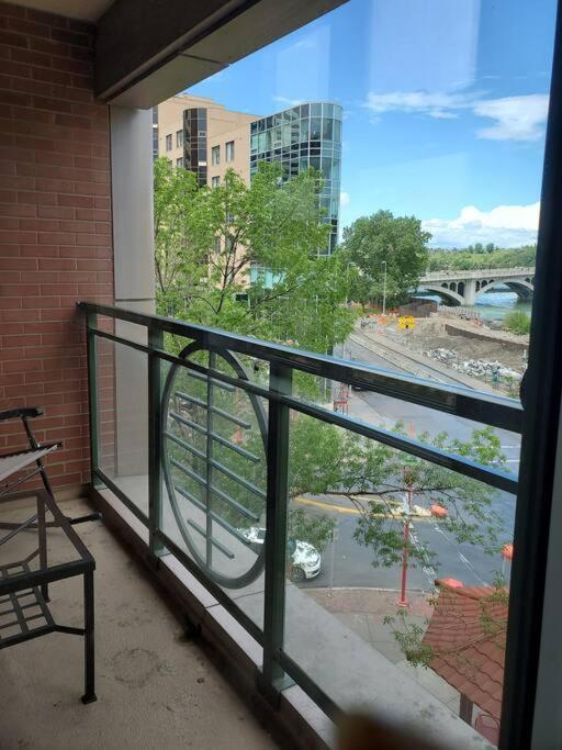 Stunning 1 Bedroom Condo In Calgary With Riverview Exterior photo